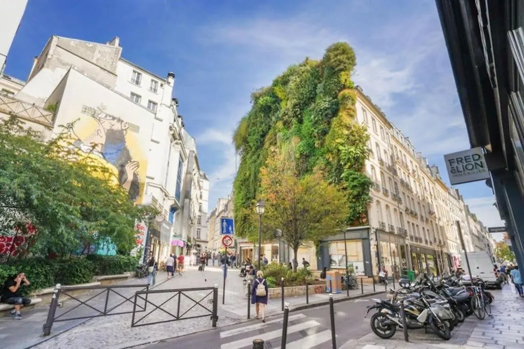 Tiny Suite 12 D Paris'S Heart!